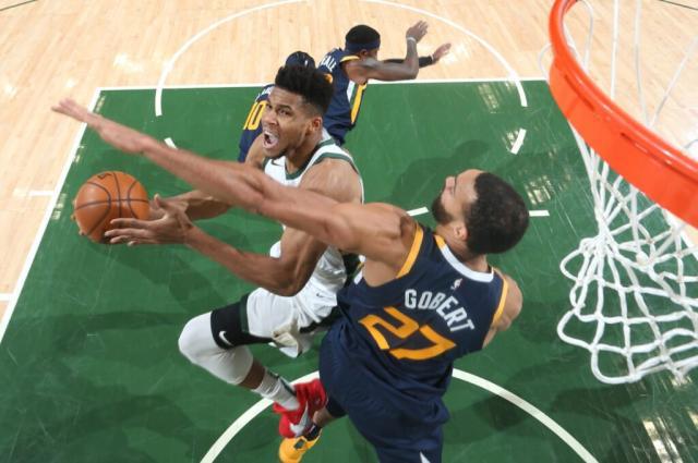 乐鱼体育登录入口-新体系助雄鹿登顶进攻榜 字母哥却难适应最挣扎